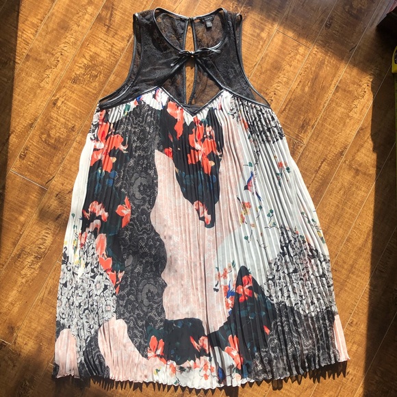 GUESS Sleeveless Abril Pleated Trapeze Dress - L - Picture 4 of 8